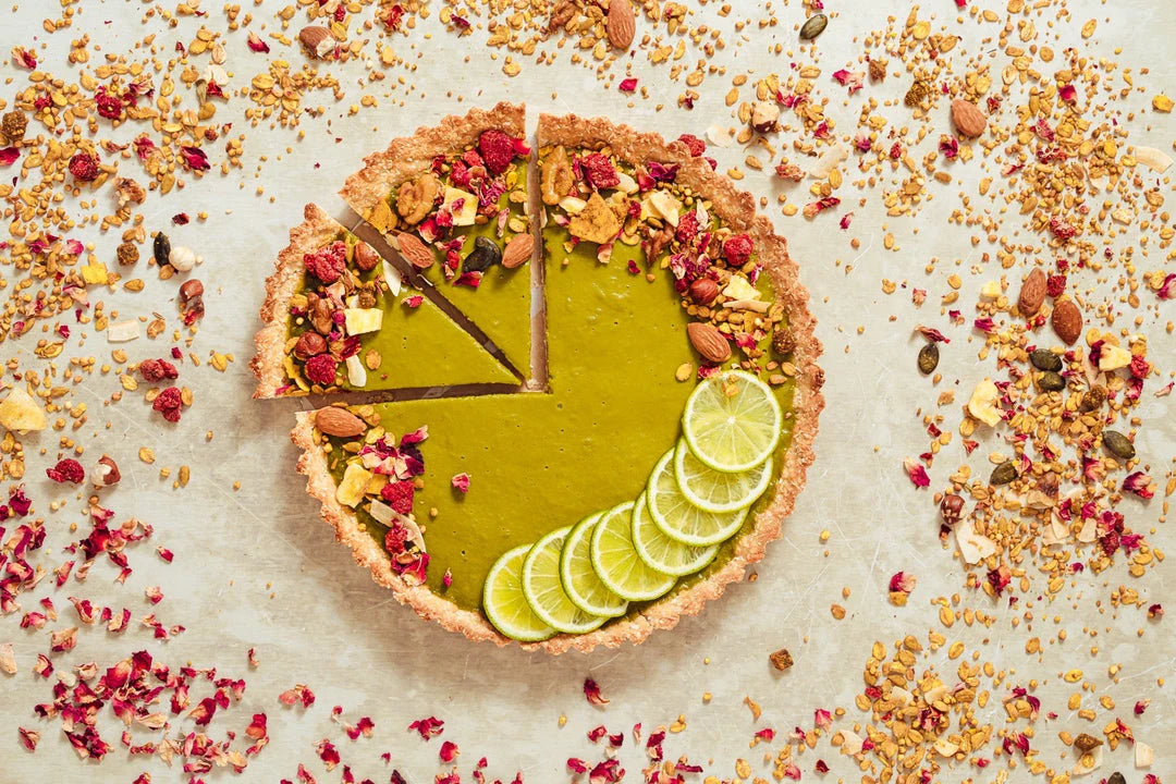 Matcha Lime Tarte mit Beerenmut
